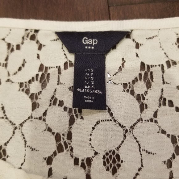 Gap lace t-shirt size S - Picture 2 of 4
